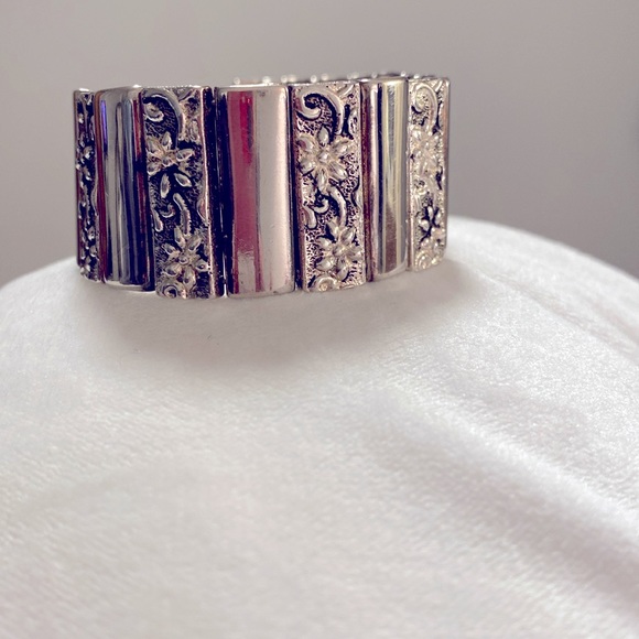 Premier Designs Cuff Bracelet Silvertone with Magnetic Clasp - Picture 2 of 7